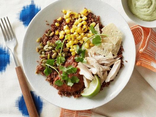 Fotka z misky - Misa z quinoa, kuracieho mäsa a avokáda