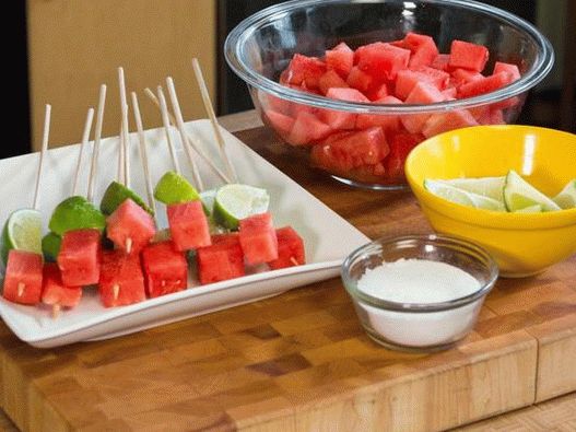 Foto melón s tequilou na špajle