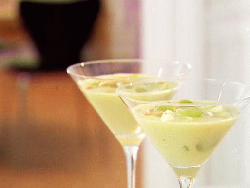 Photo Biele gazpacho s hroznom a praženými mandľami