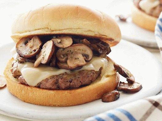 Foto, hamburger, s, beef patty, do, horčica glazúra, s, mushrooms