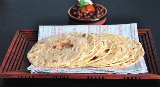 Fotka z Chapati - celozrnná múka tortilla z celozrnnej múky na panvici