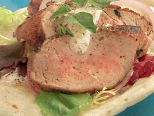 Fotka z Gyros s bravčovou a paradajkovou a jogurtovou omáčkou