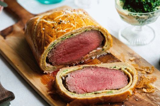 Fotka z Beef Wellington so špenátom a artičokmi