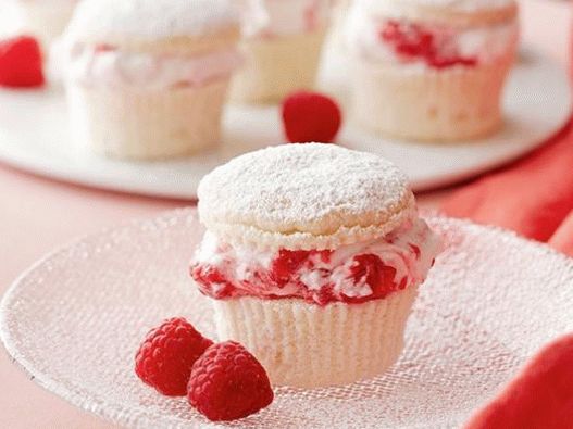 Foto cupcakes s malinovým krémom