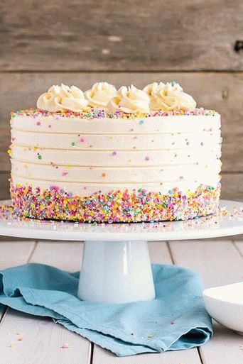Foto klasický vanilkový krémový tortu
