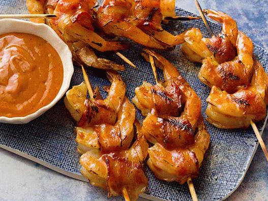 Fotka z kreviet zabalená v slanine, v glazúre grilu