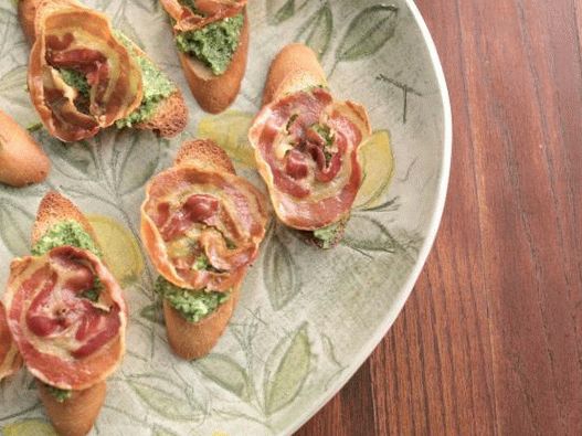 Fotka z Crostini s chrumkavou pancettou a rucolovým pestom