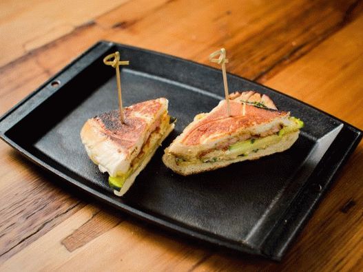 Fotka kubánskeho karamelizovaného bravčového sendviča