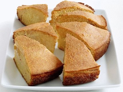 Fotka celozrnného kukuričného koláča (kukuričný chlieb)