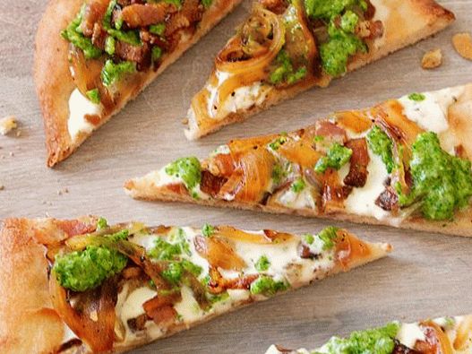 Foto tortilla so slaninou a cibuľovým pestom