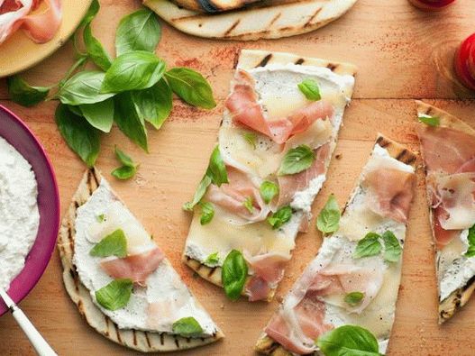 Fotka z misky - talianska piadina tortilla so syrom a parmskou šunkou