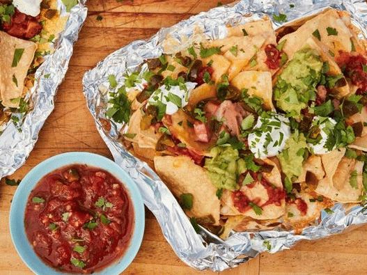 Foto jedla - Nachos so syrom, fazuľou a grilovanou klobásou chorizo