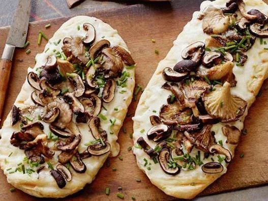Foto misky - grilovaná tortilla s hubami a hľuzovkovým syrom
