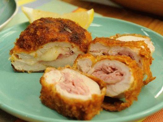 Kuracie prsia so šunkou a syrom (kuracie Cordon Bleu) Kuracie prsia so šunkou a syrom (kuracie Cordon Bleu)