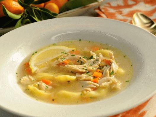 Rýchly kurací vývar so syrovými tortellini Rýchly kurací vývar so syrovými tortellini