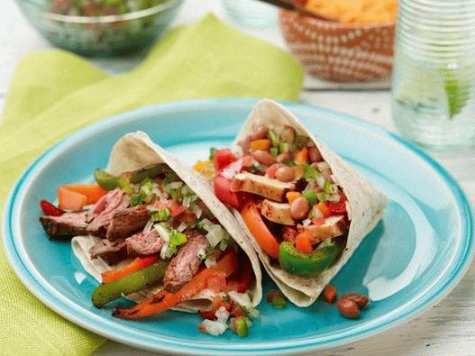 Fajitas na grile s dvoma druhmi náplní