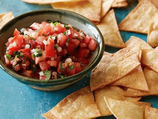 Pico de gallo salsa s tortilla chipsami