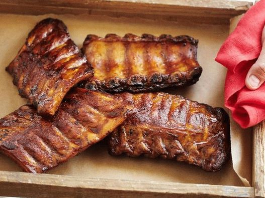 Bravčové rebierka s omáčkou z bourbonového grilu