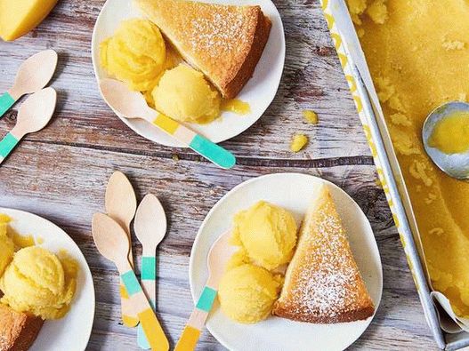 Foto Mango sorbet s Amaretto, kandovaným ovocím a perníkom