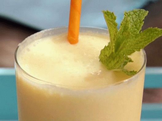 Foto Mango-jogurtový smoothie s bielym rumom
