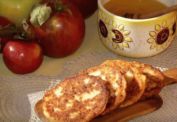 Tvarohové koláče s medom a jablkami