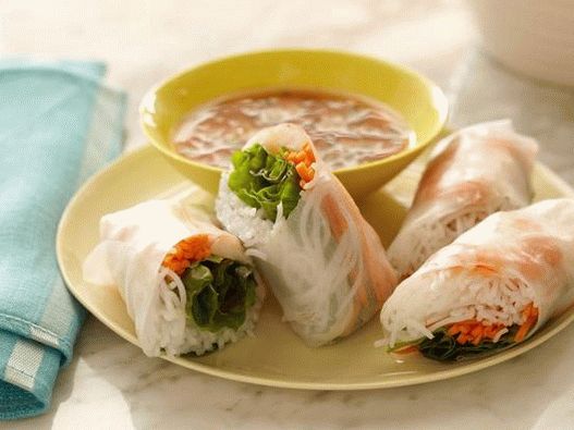 Fotografie Mäkké ázijské letné závitky so sladkou a kyslou omáčkou