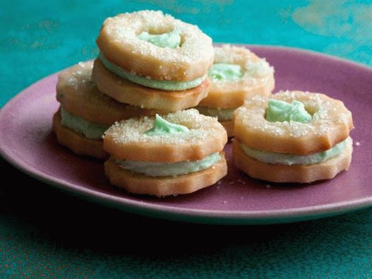 Foto jemné slávnostné sendvičové sušienky s mätou