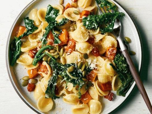 Fotka z misky - cestoviny Orecchiette s pancettou, tekvica a brokolica raab