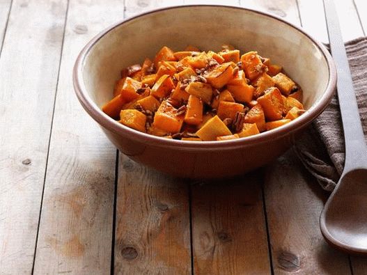 Foto pečené sladké zemiaky s pekanové orechy