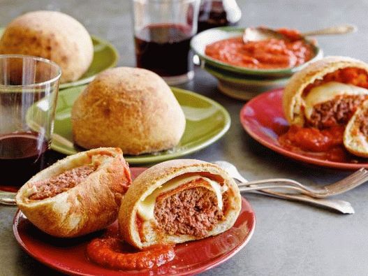 Foto pizzu hamburger s feferónkami