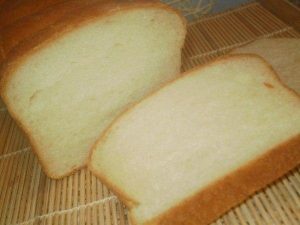 Svieži domáci chlieb