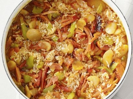Foto pilaf so šunkou a fazuľou