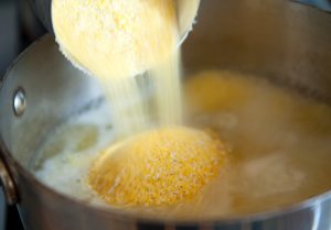 Polenta so syrom feta