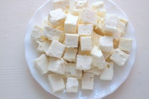 Polenta so syrom feta