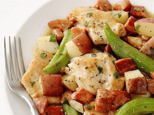 Foto ragú zo zemiakov a okra s údeným mäsom
