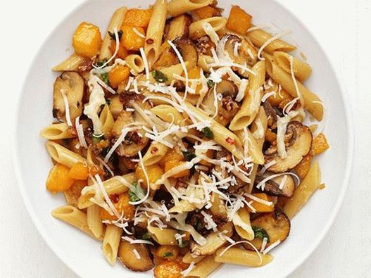 Fotka z misky - Penne pasta with nutmeg pumpkin