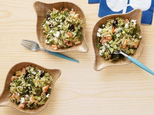 Fotka z misky - cestovinový šalát Orzo s krevetami a syrom feta