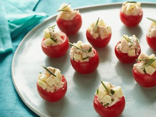 Cherry paradajky plnené kuracím šalátom s jablkami