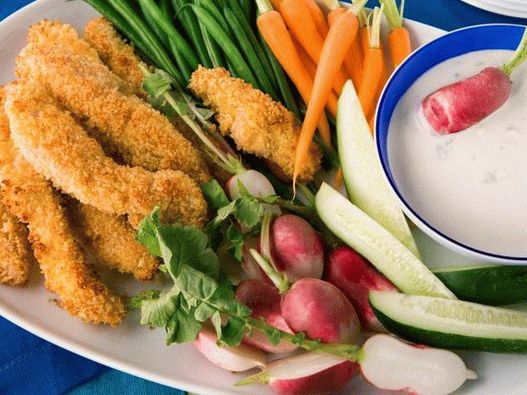 Obaľované kuracie prsty a crudit s omáčkou z modrého syra