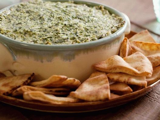 Teplá máčacia omáčka so špenátom a artičokmi