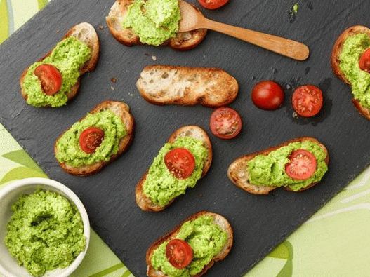 Crostini s hrachovým pestom