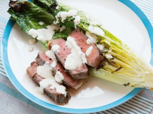 Caesar, šalát, s, striploin steak, prostredníctvom, grill