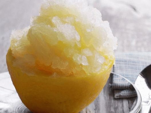 Ovocná ľadová limonáda s bazalkou