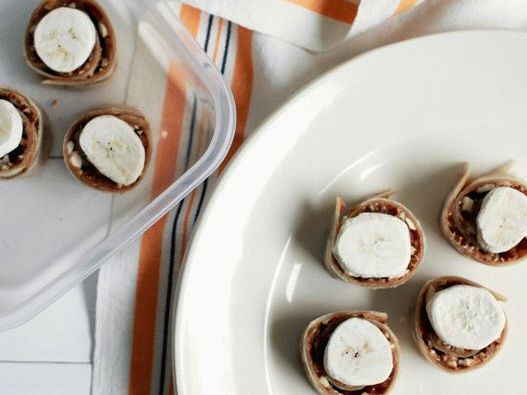 Foto rolky so slaninou, banánmi a slnečnicovou pastou