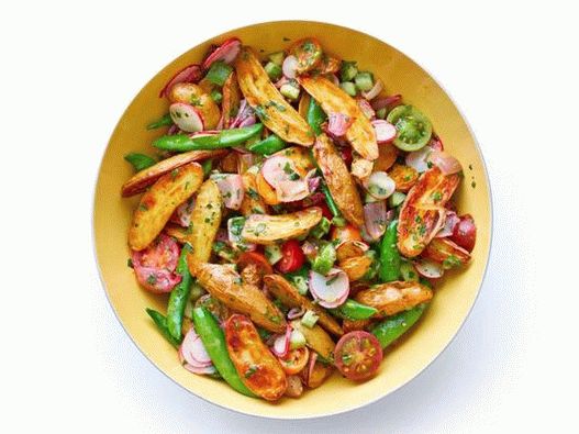 Záhradný šalát s pečenými hranolkami