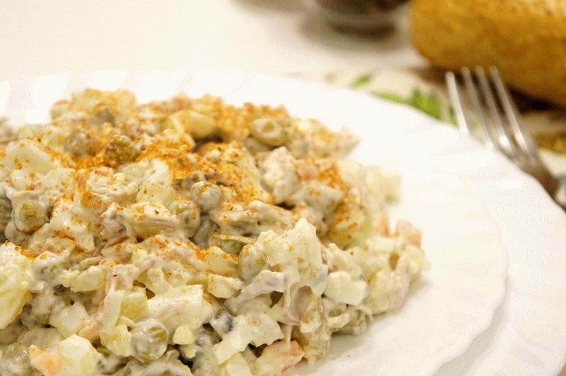 Olivový šalát s moriakom