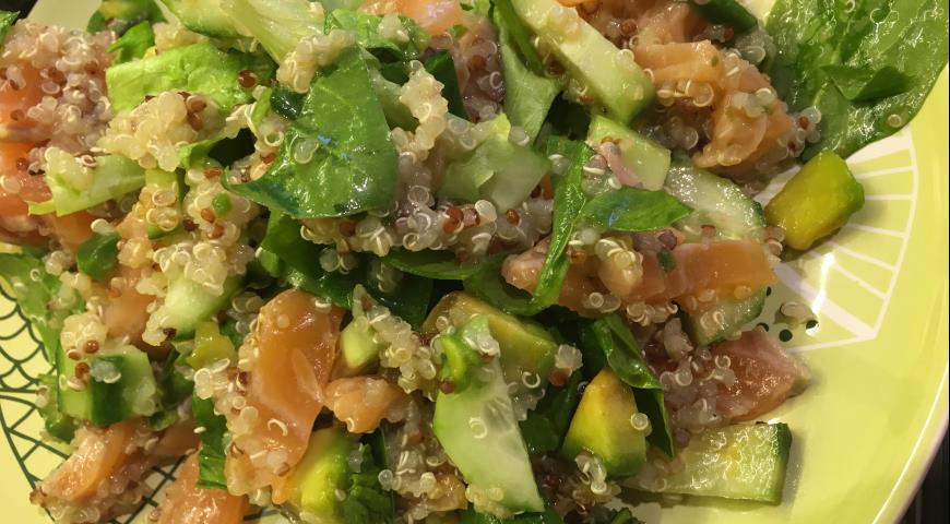 Salát z lososa Quinoa