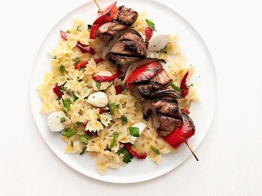 Foto, šalát, s, pasta, farfalle, a, barbecue, bravčové mäso
