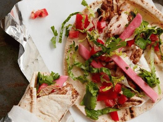 Fotka z Shawarma s kuracím mäsom, repou a červenou repou