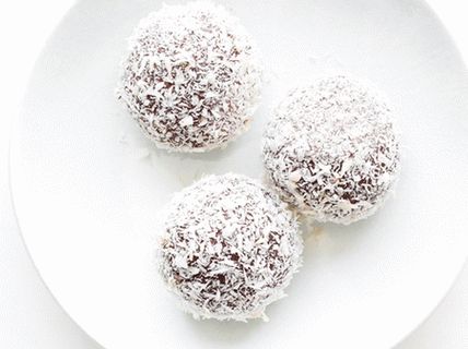 Fotografie Čokoládovo-čerešňové hľuzovky s kokosovým práškom